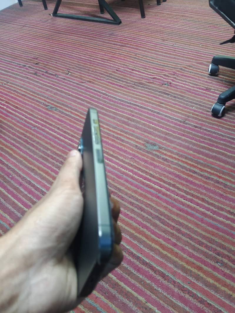 Apple iPhone 13 Pro Max 4