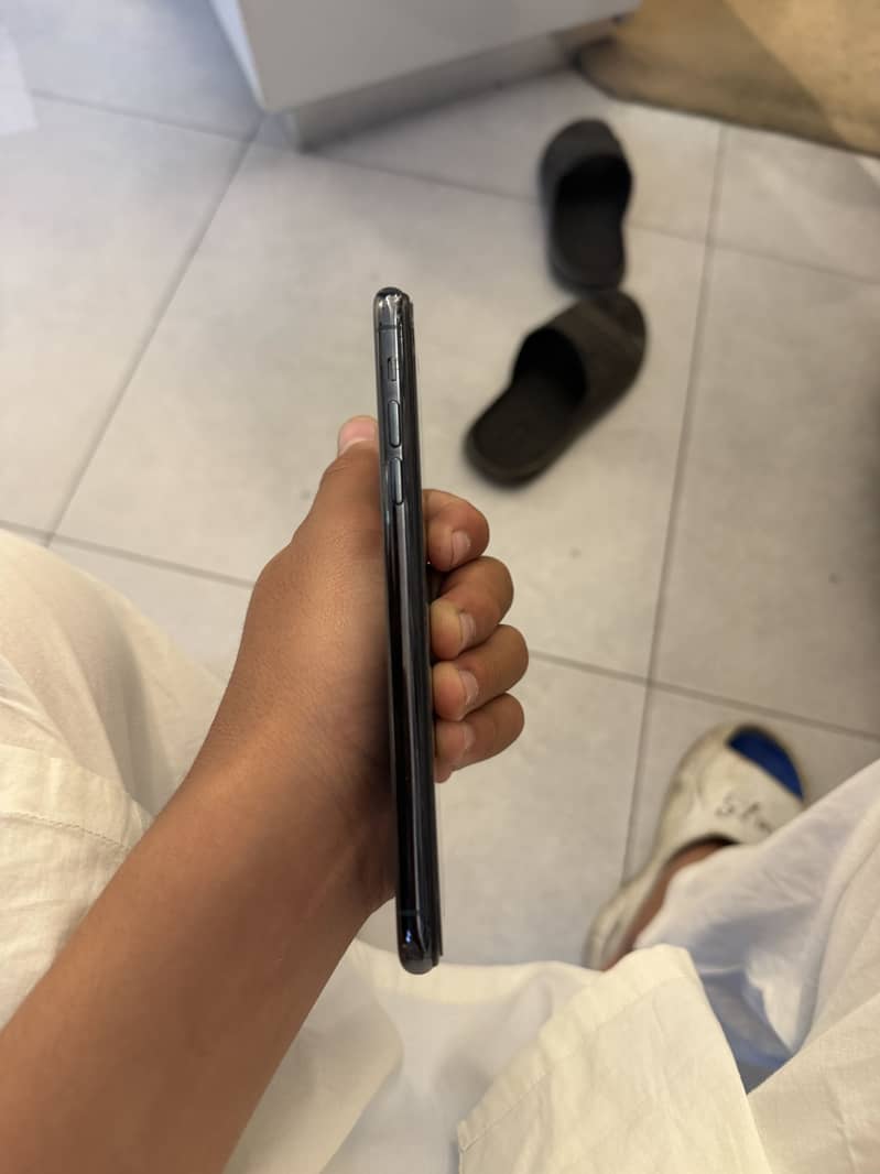 Apple iPhone 11 Pro Max 2