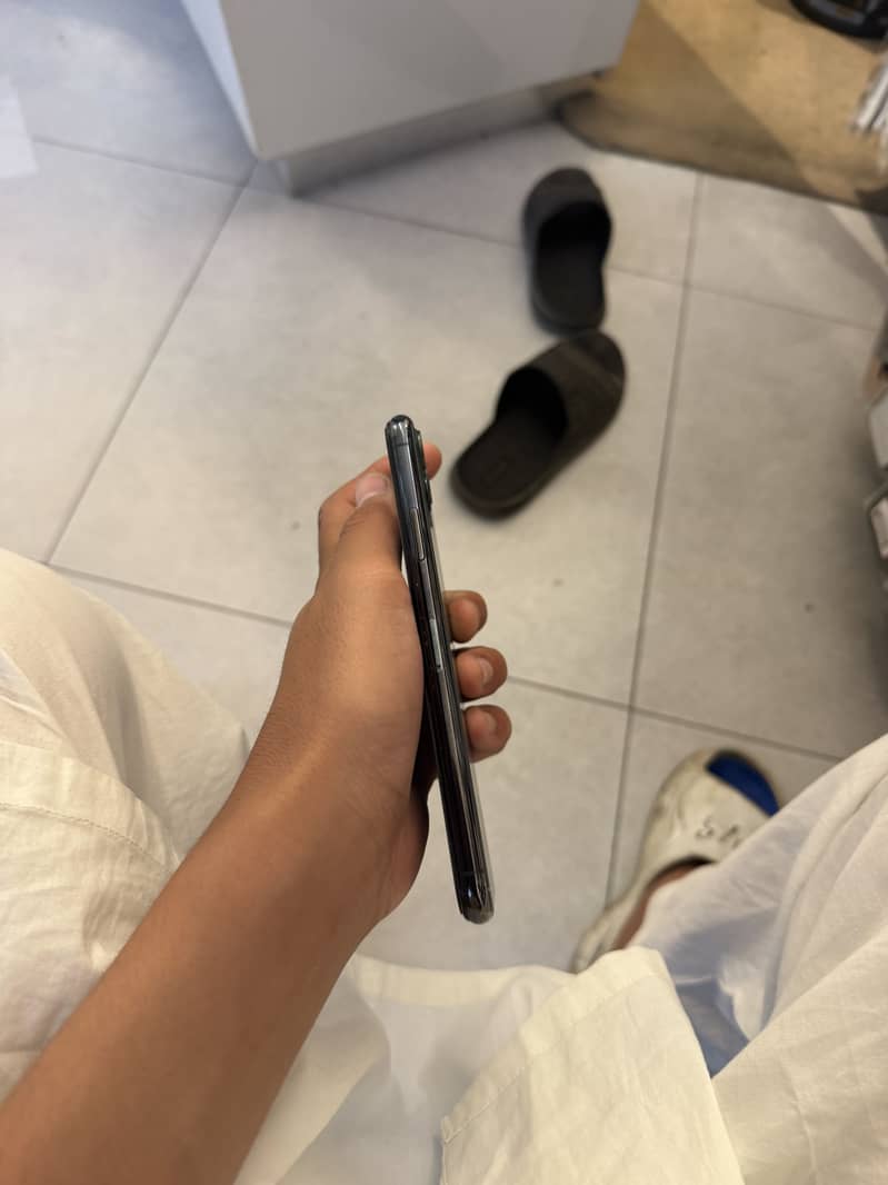 Apple iPhone 11 Pro Max 5