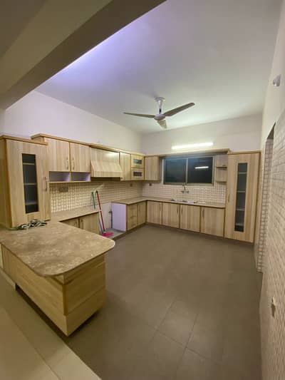 semi indepndent 4bed dd with solar portion available for rent in johar