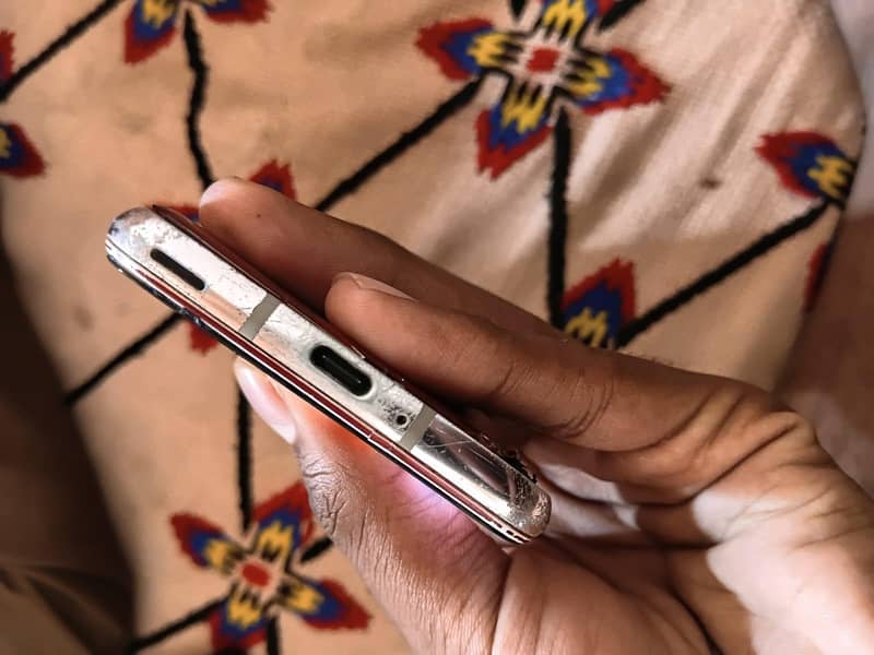 Sharp Aquos R2 5