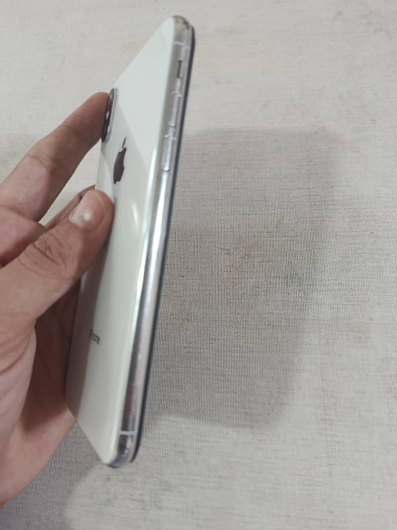 Apple iPhone X 3
