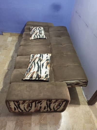 Sofa combed and almari