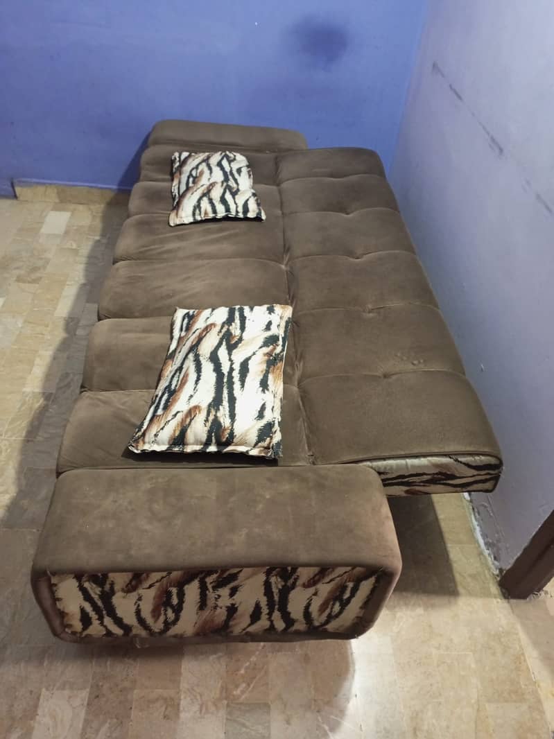 Sofa combed and almari 0