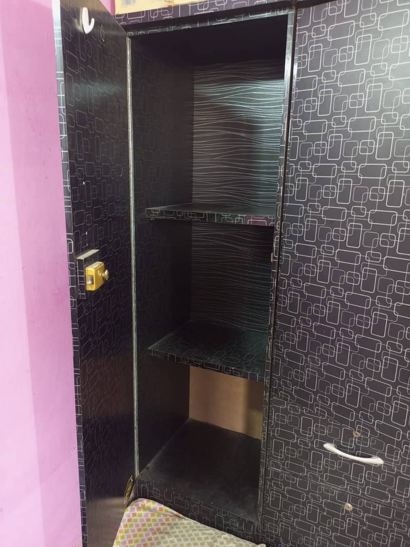 Sofa combed and almari 6