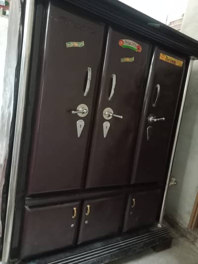 *3 Door Heavy Iron Almirah For Sale - 2.5 Mann - Full Size*