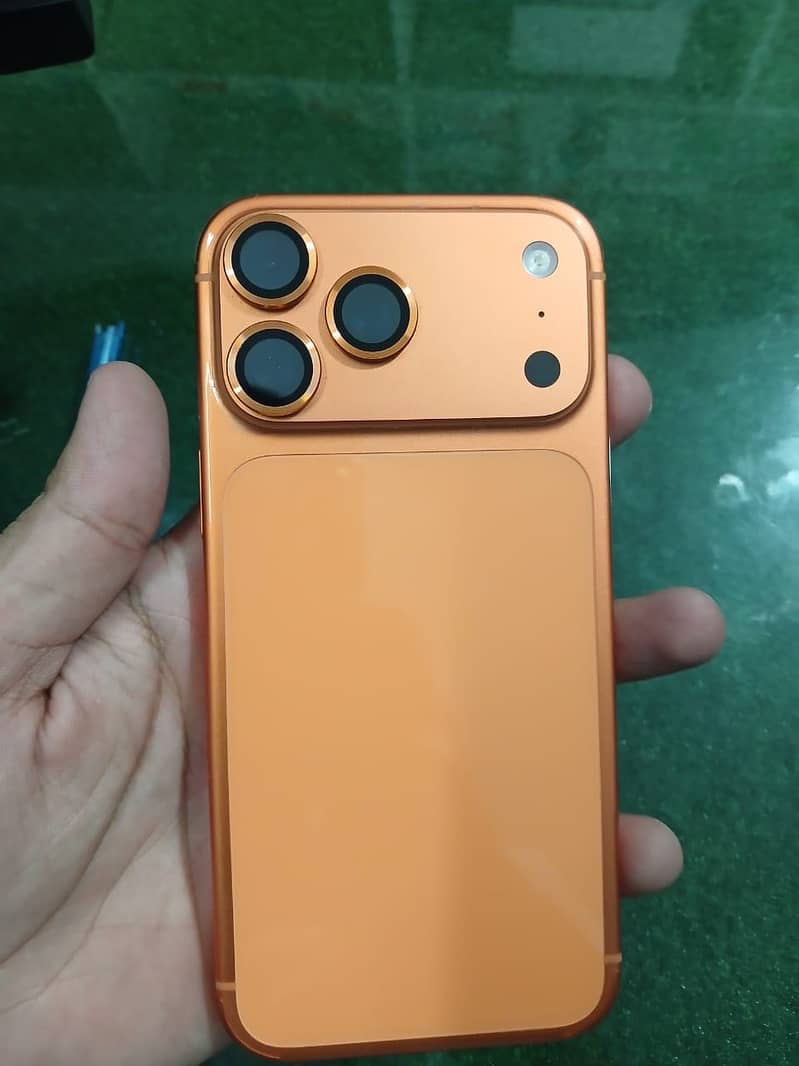 Apple iPhone 17 Pro Max 4