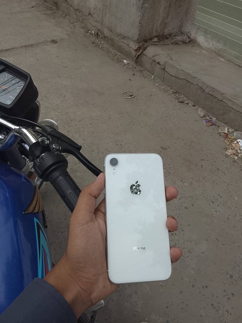 Apple iPhone XR 0