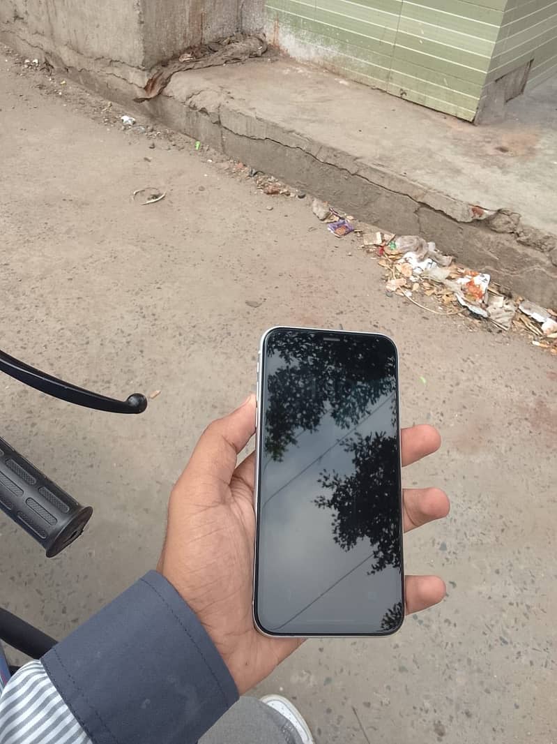Apple iPhone XR 1