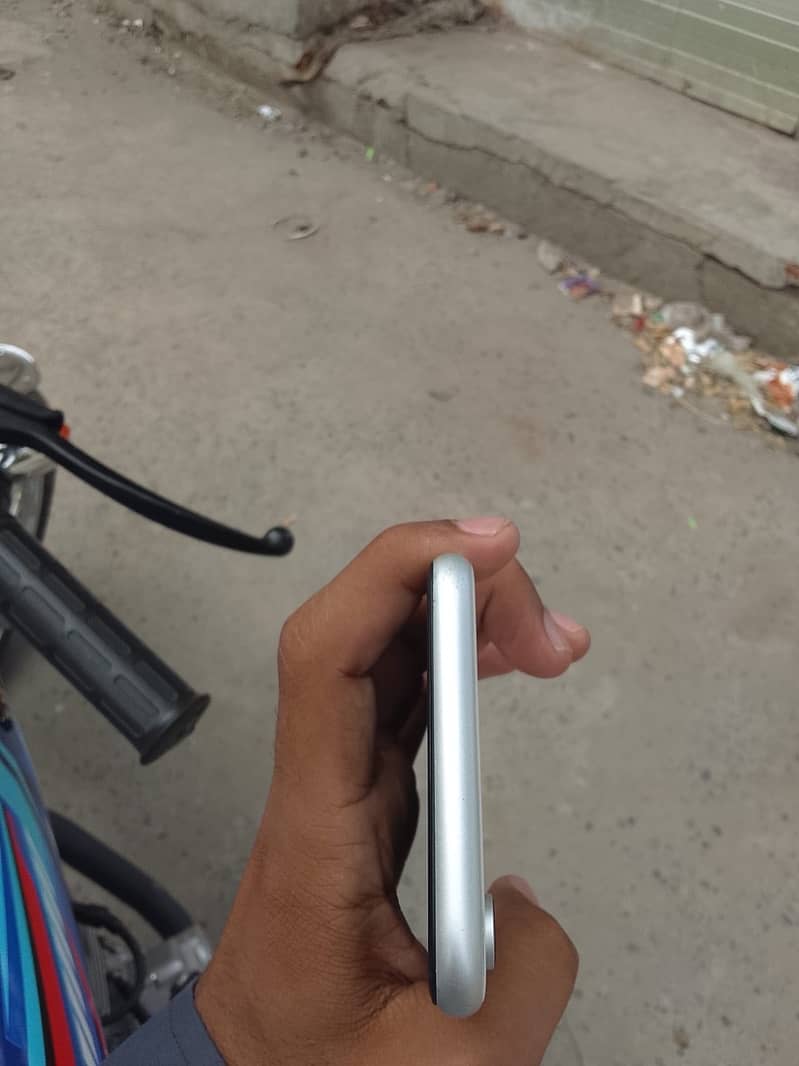 Apple iPhone XR 2