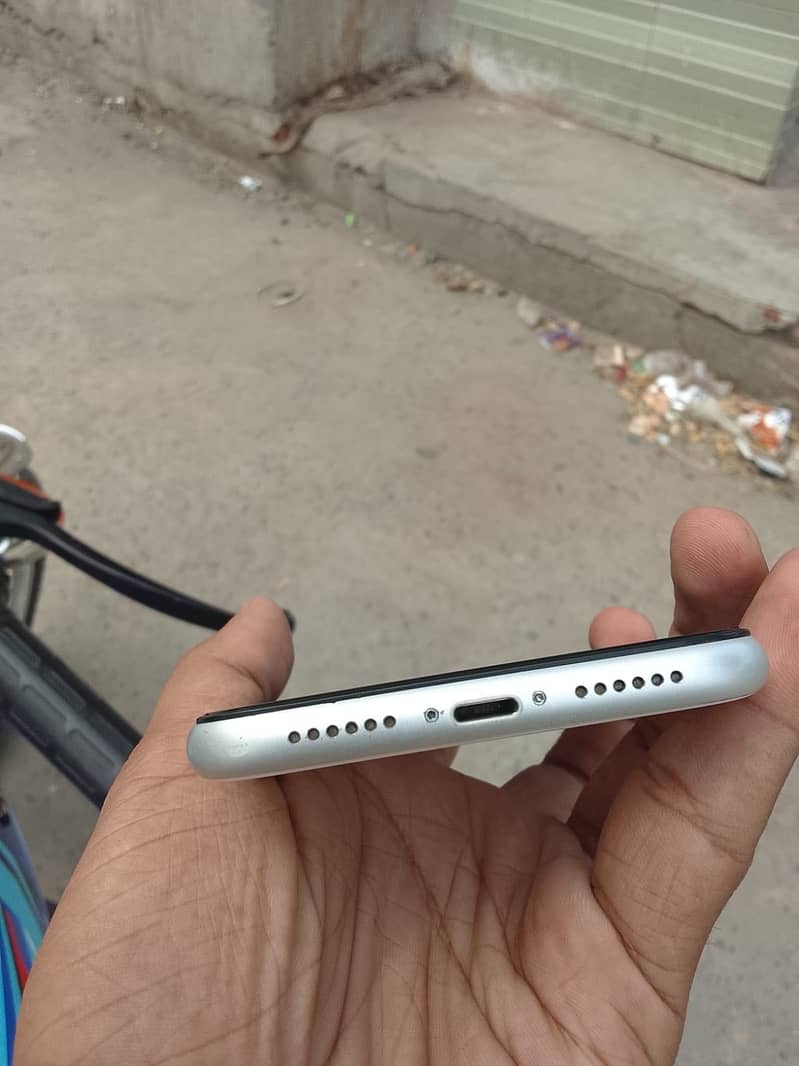 Apple iPhone XR 3