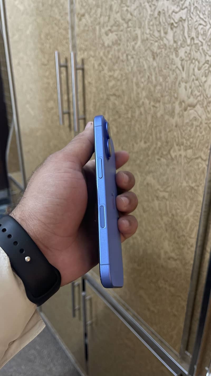Apple iPhone 16 2