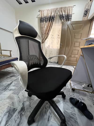 COMPUTER CHAIR WHITE COLOR