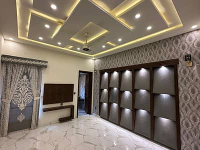 10 Marla House For Rent In Hot Location Near To Park School Bahria Town Lahore