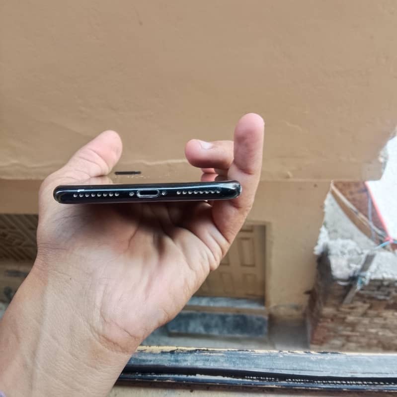Apple iPhone 7 Plus 1