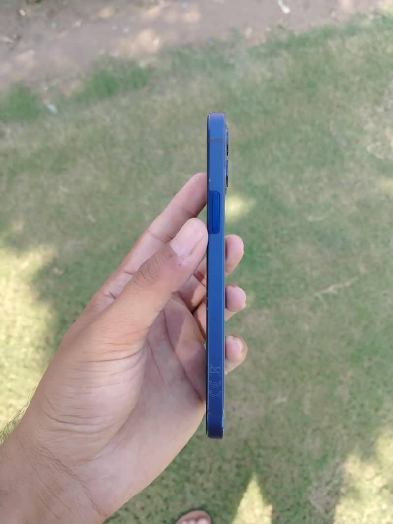 Apple iPhone 12 2