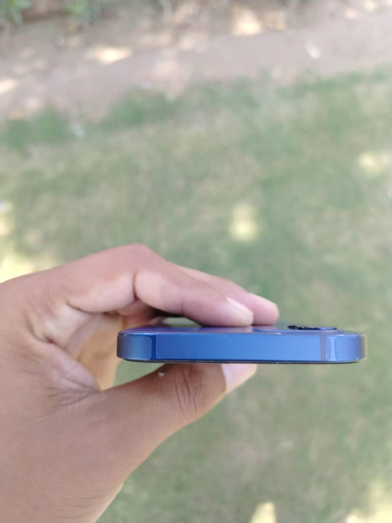 Apple iPhone 12 3