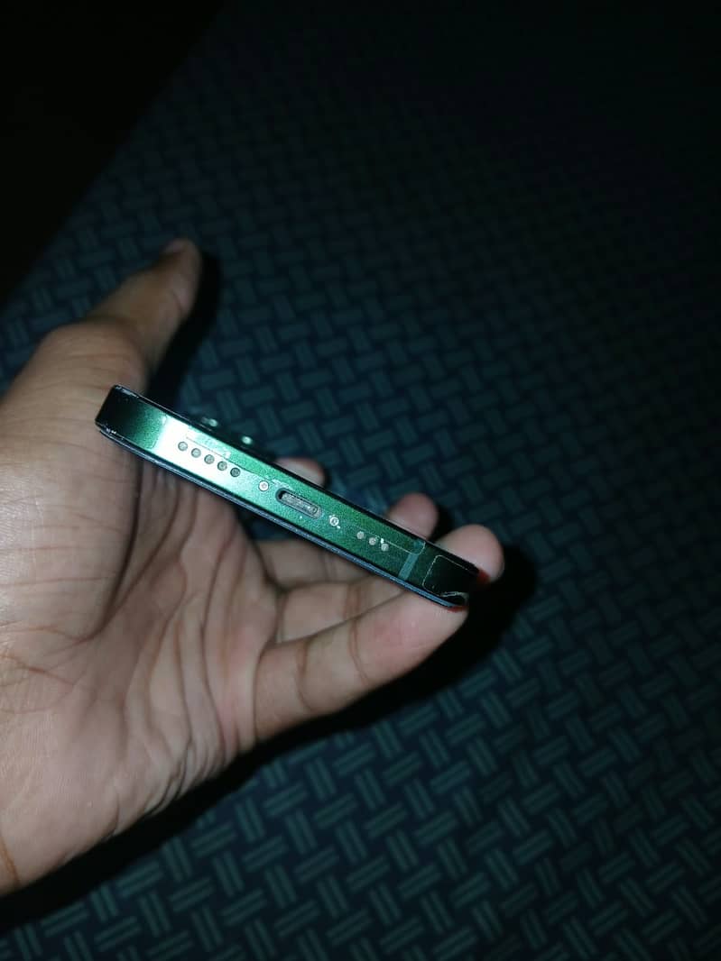 Apple iPhone 13 2
