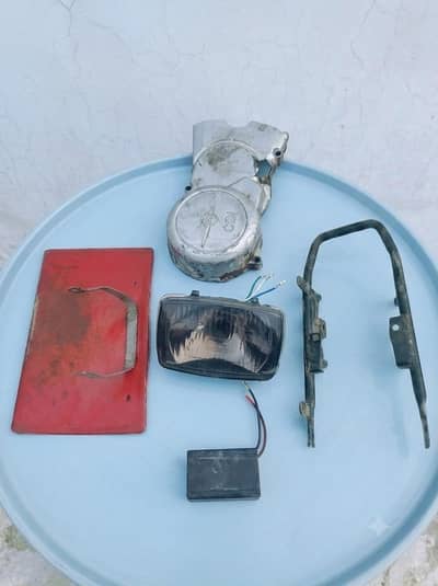 CD 70 Parts Metro Magnet Tapa-Capacitor-HeadLight-Seat Frame-Madflag