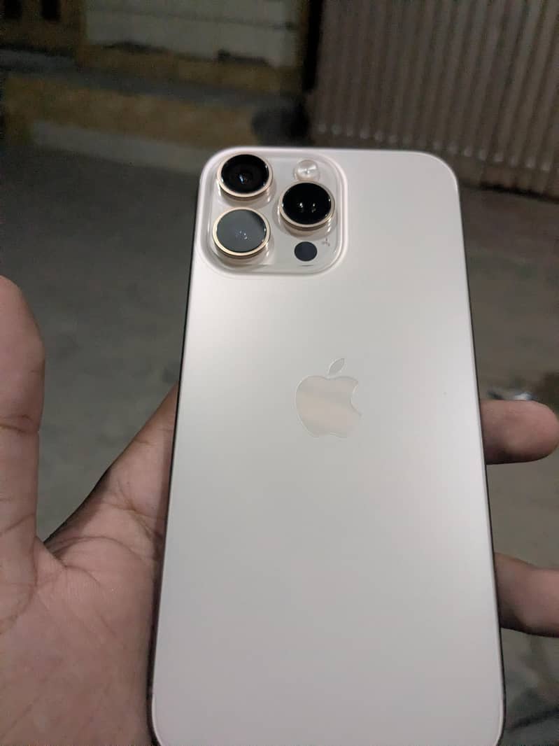 Apple iPhone 16 Pro Max 0