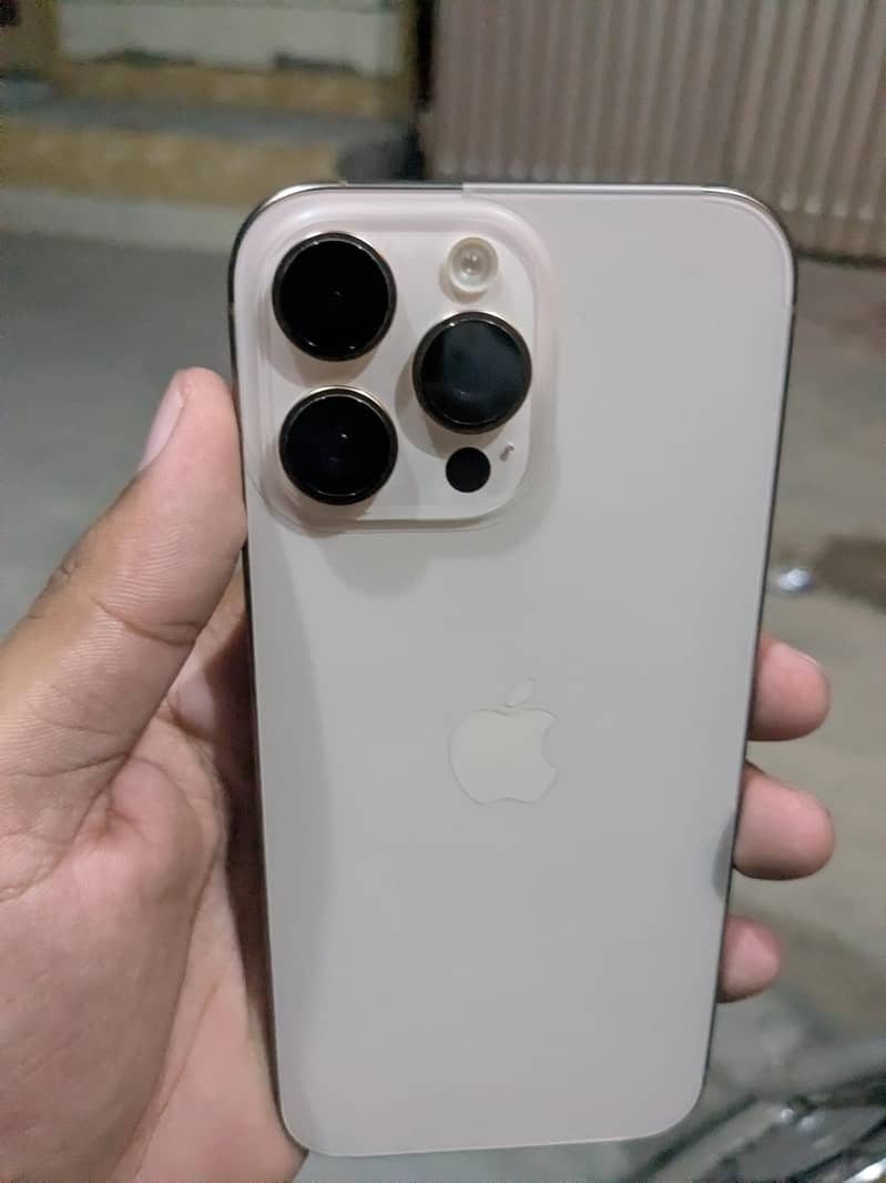 Apple iPhone 16 Pro Max 3