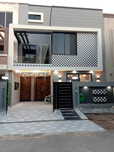 5 Marla House For Rent In Bahria Town Lahore Hot Location Near To Park School