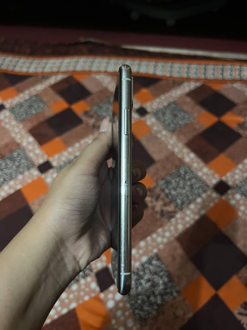 Apple iPhone X 5