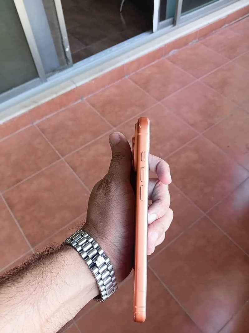 iPhone 17 Pro Max (sim time available) 4