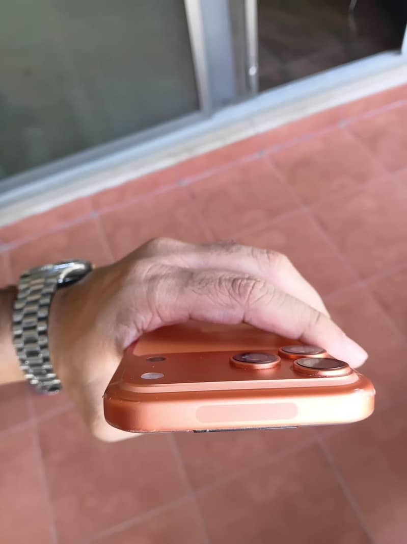 iPhone 17 Pro Max (sim time available) 5