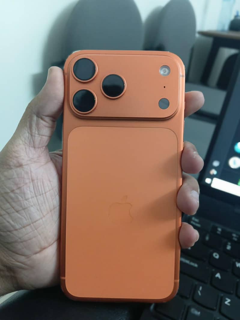 iPhone 17 Pro Max (sim time available) 8
