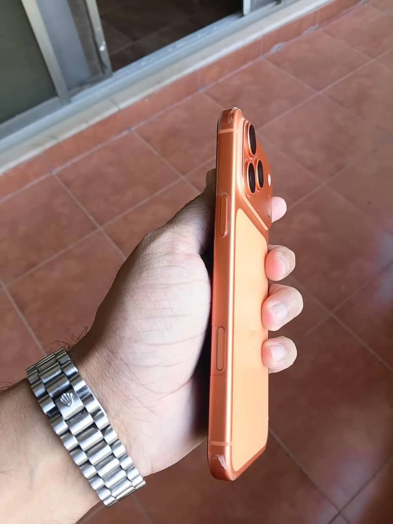iPhone 17 Pro Max (sim time available) 11