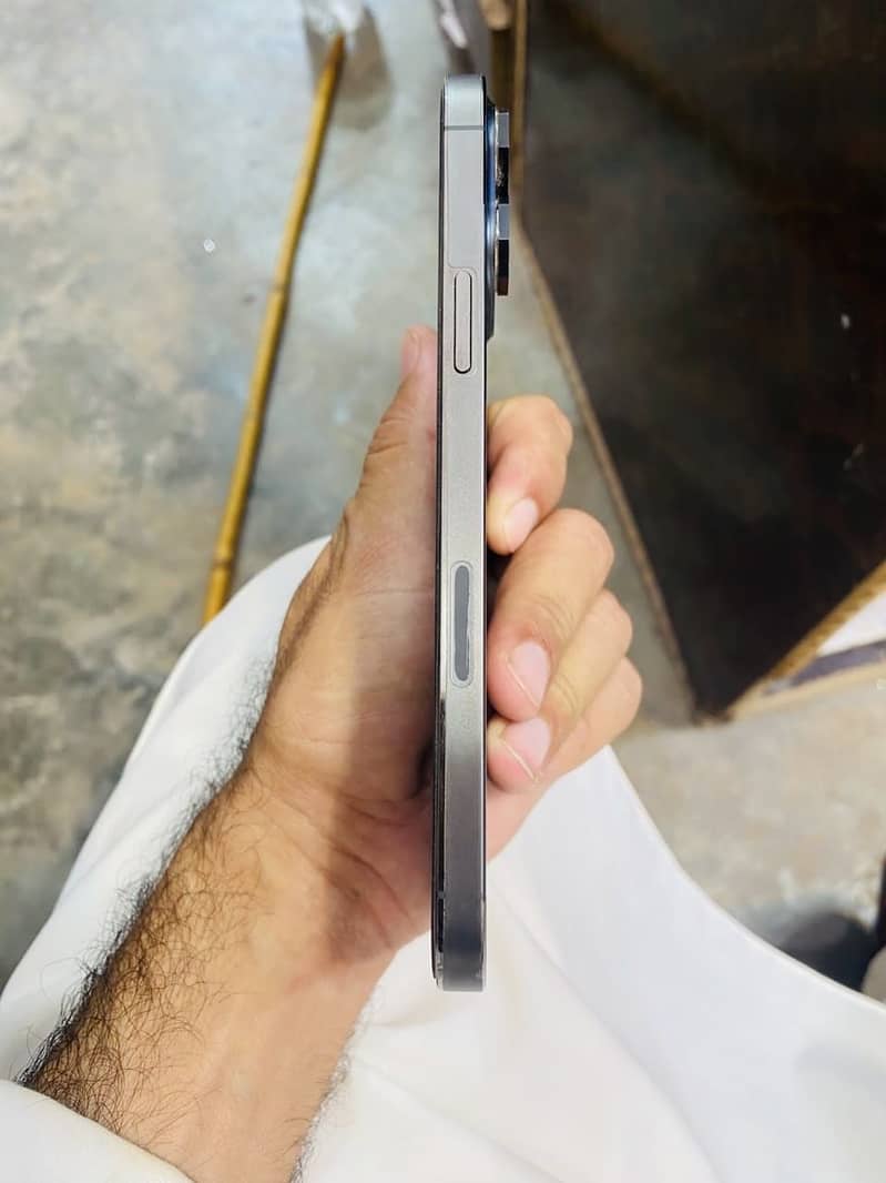 Apple iPhone 13 Pro Max 1
