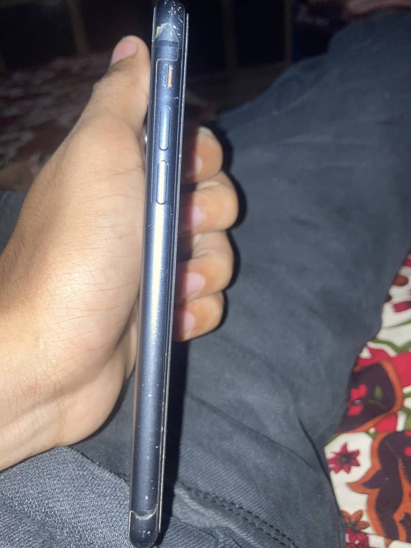 Apple iPhone 11 3