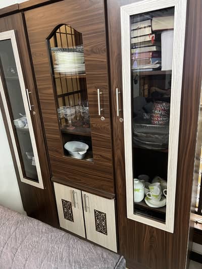 3 doors wooden divider