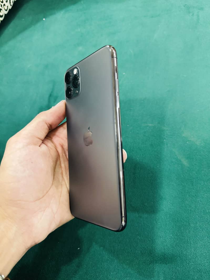 Apple iPhone 11 Pro Max 1