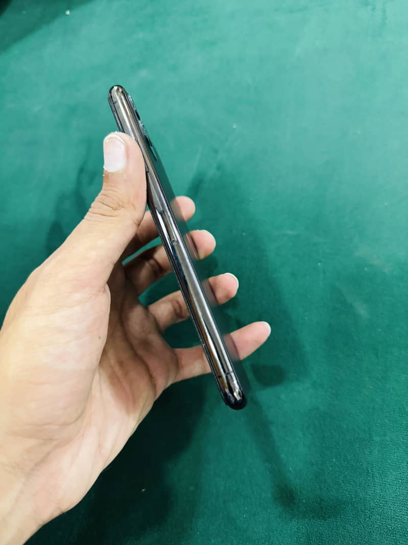 Apple iPhone 11 Pro Max 2