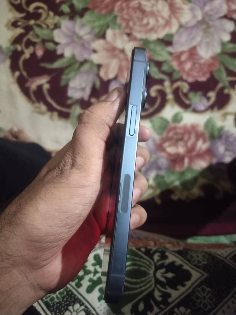 Apple iPhone 13 Pro 4