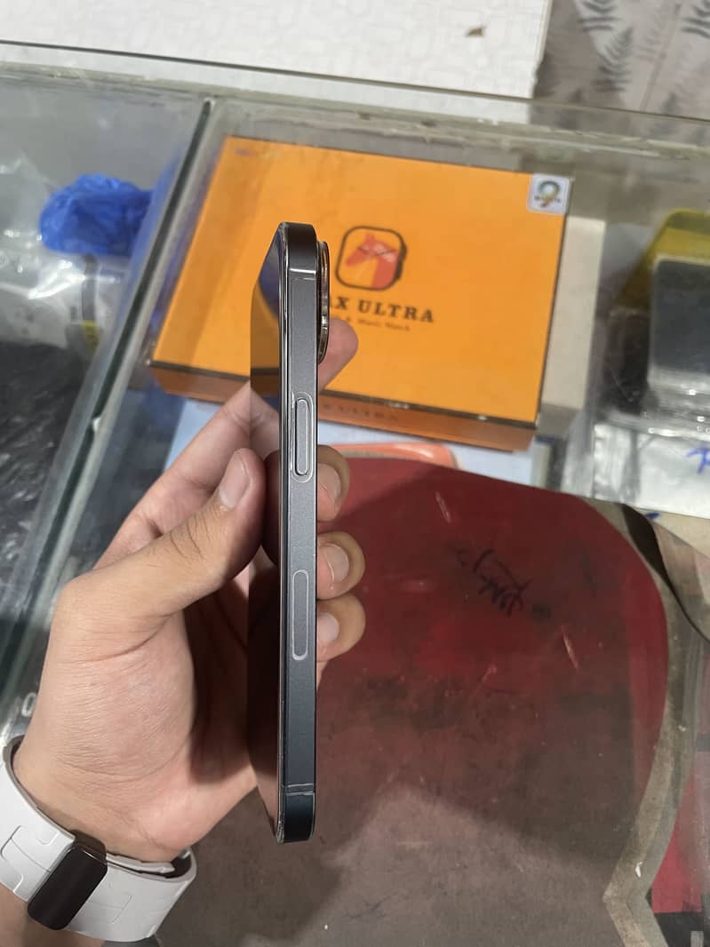 Apple iPhone 13 1