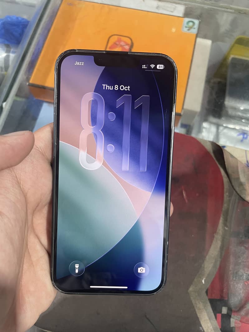 Apple iPhone 13 5