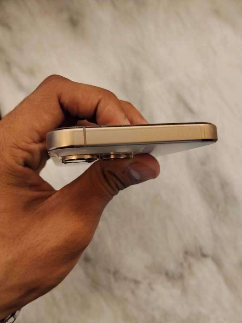 Apple iPhone 16 Pro Max 3