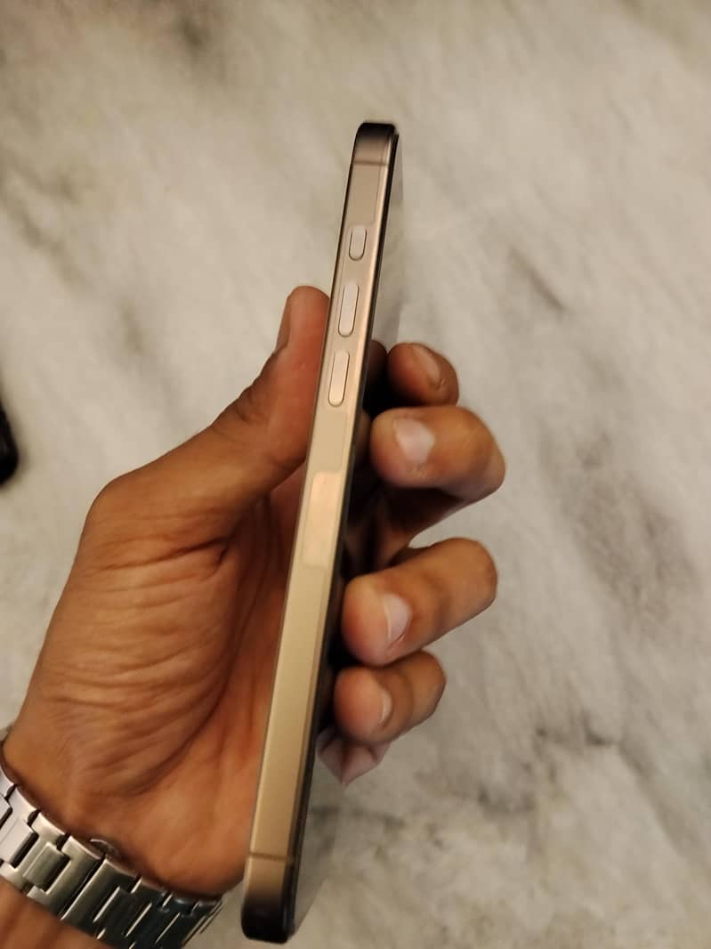 Apple iPhone 16 Pro Max 4