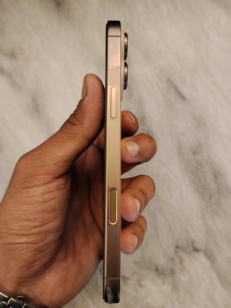 Apple iPhone 16 Pro Max 7