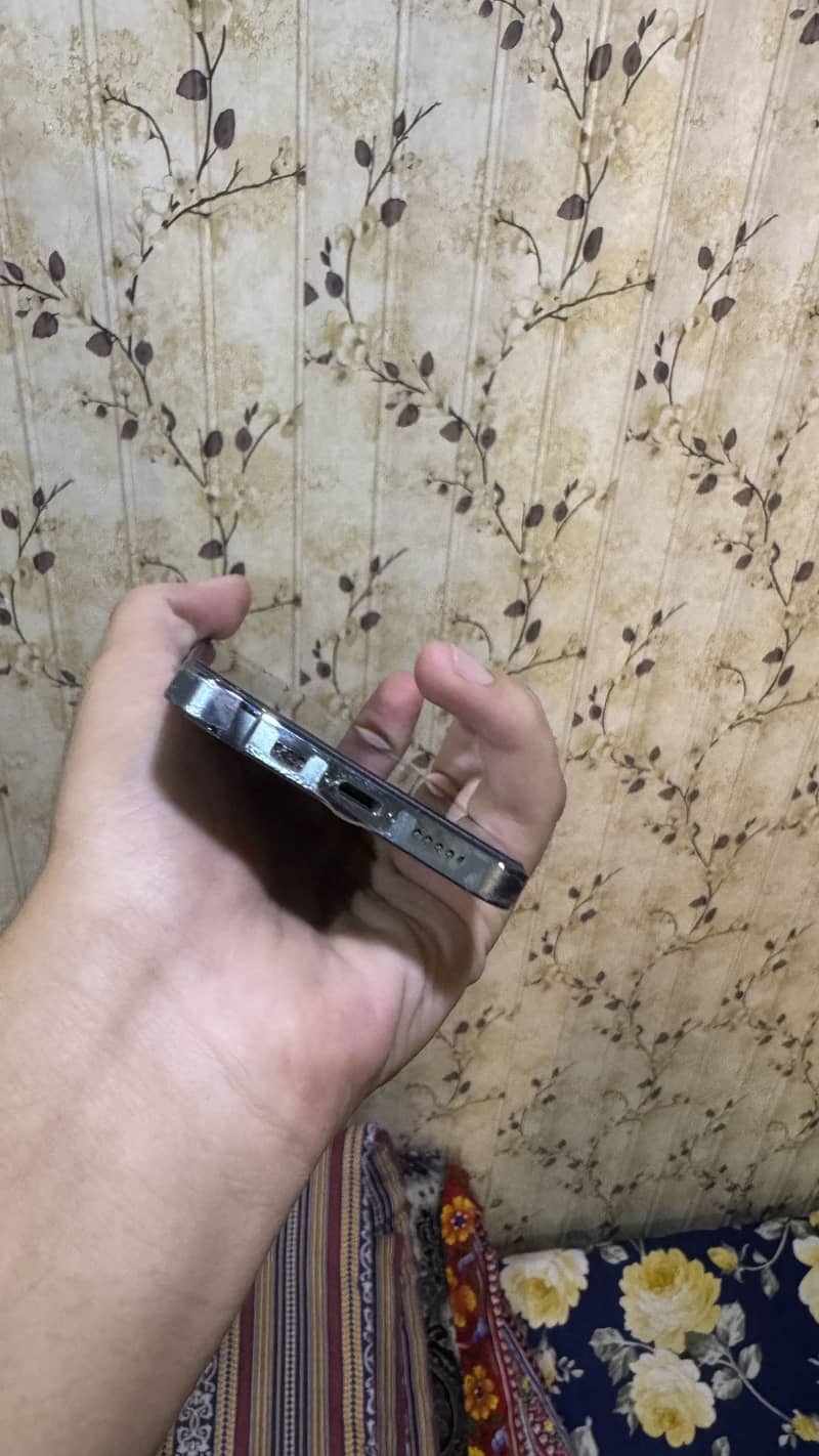 Apple iPhone 13 Pro 0