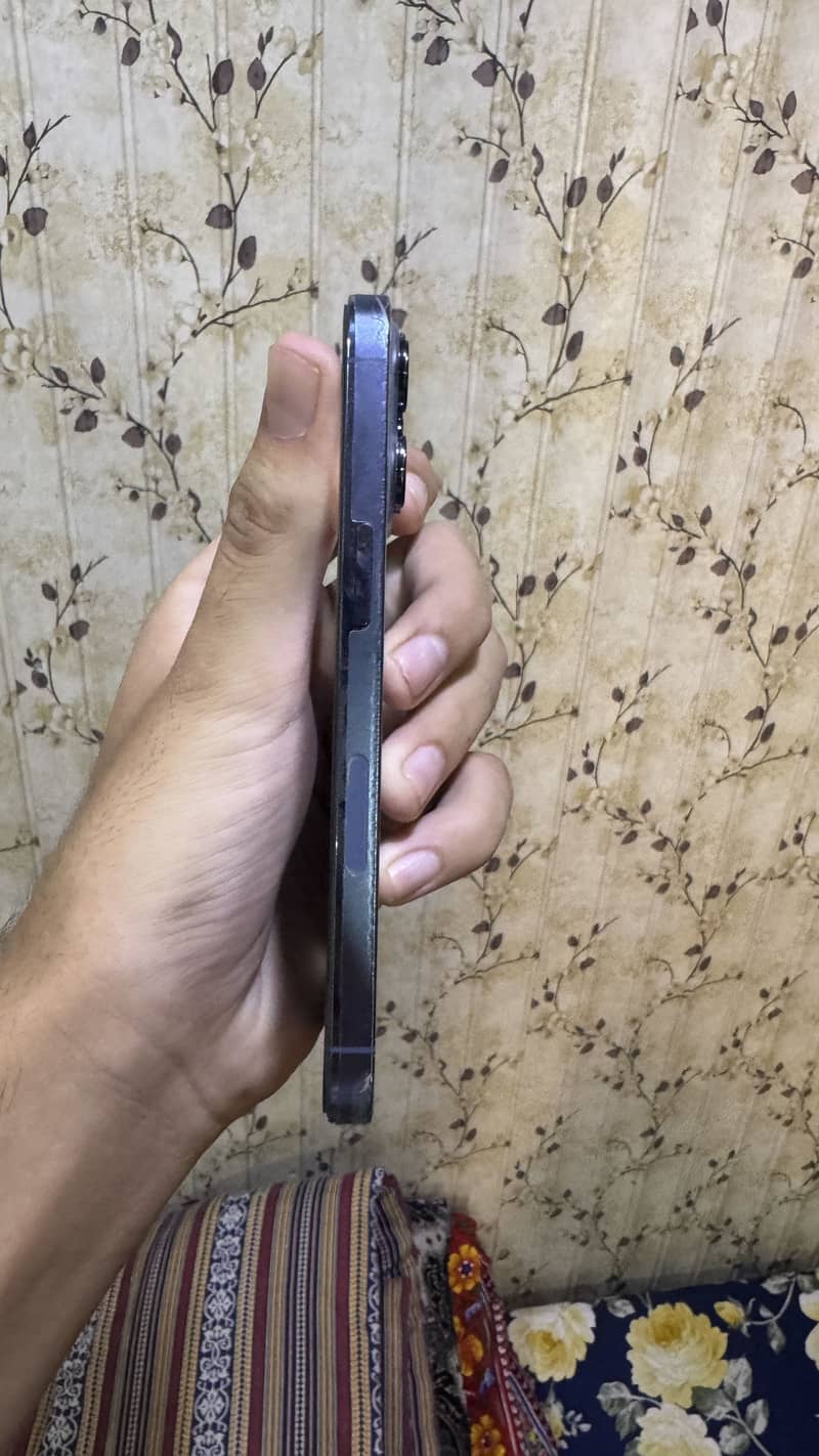 Apple iPhone 13 Pro 2