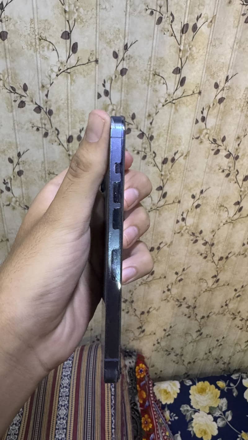 Apple iPhone 13 Pro 3
