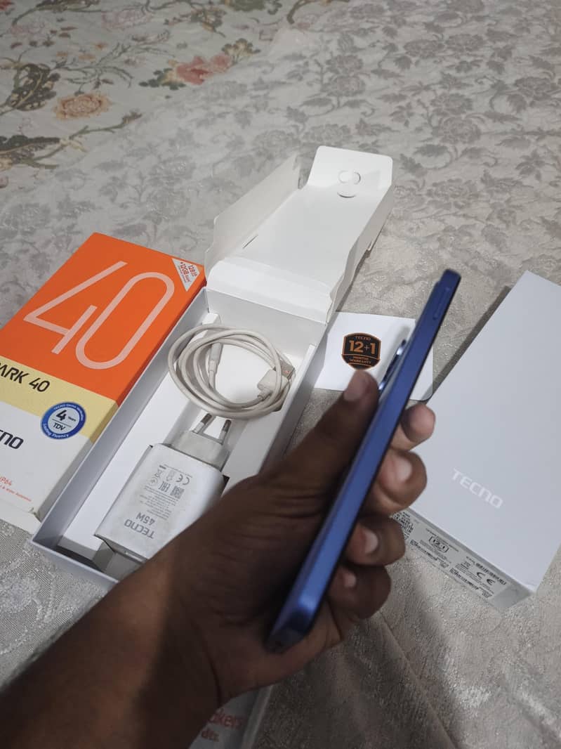 Tecno Spark 40 4