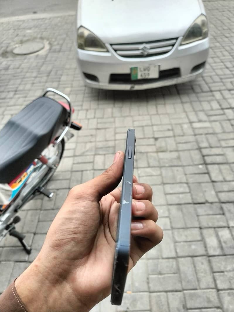 Apple iPhone 12 3