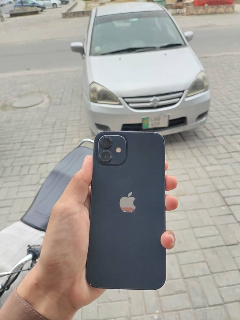 Apple iPhone 12 4