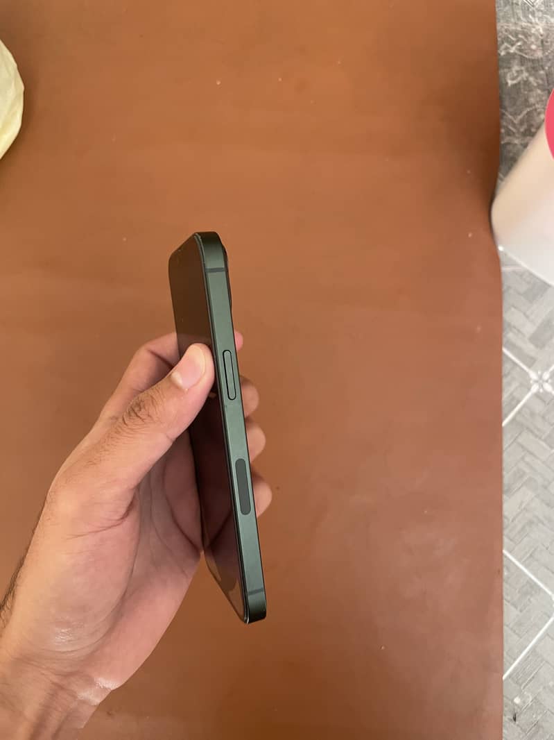 Apple iPhone 13 1