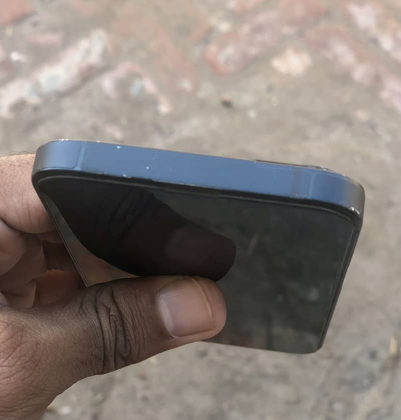 Apple iPhone 13 4